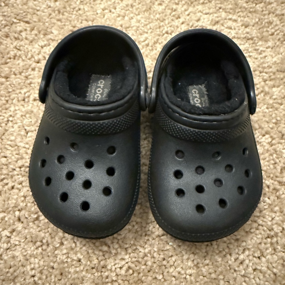 Toddler Black Lined Croc Clogs Size C5